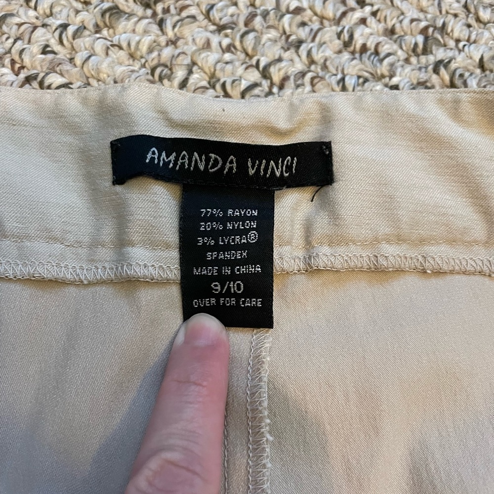 Amanda Vinci Capri Pants - Size 9/10 - EUC - Khaki / Tan